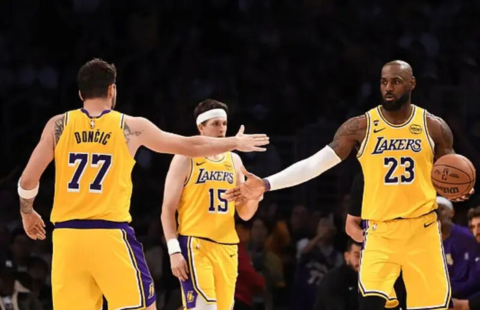 湖人险胜掘金豪取五连胜战绩提升至42胜25负