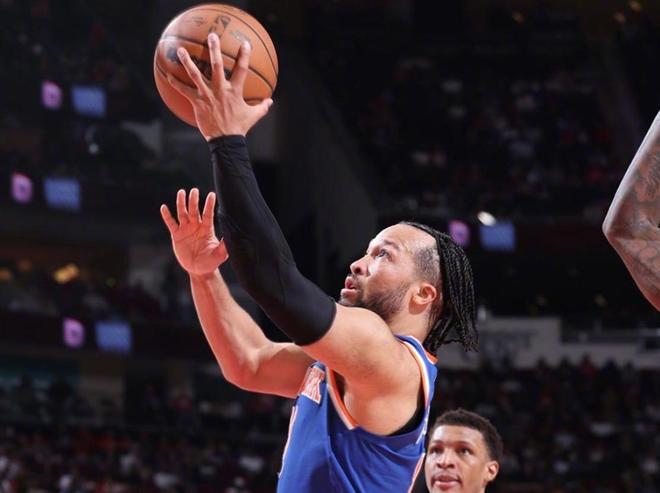 火箭力克尼克斯扩大领先优势 布局季后赛关键战