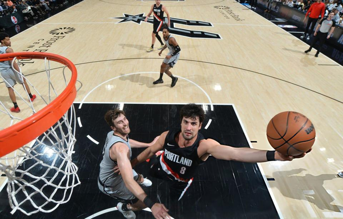 福克斯率马刺力克开拓者 两连胜登西部第二