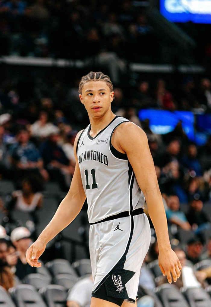 福克斯率马刺力克开拓者 两连胜登西部第二