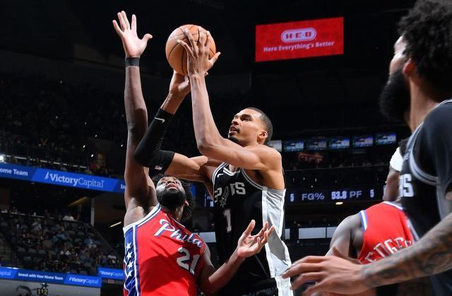 马刺力克76人豪取60胜 文班亚马伤退或影响MVP争夺